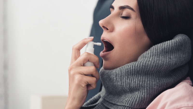 Mal di gola: spray e collutori fanno poco, ecco cosa funziona